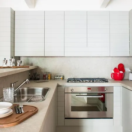 Apartman Plum Guide - The Author'S Escape